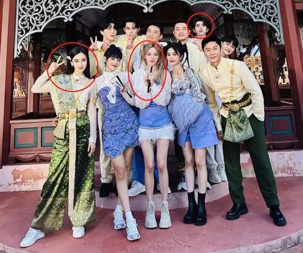 跑男大合照宋雨琪c位baby靠边站蔡徐坤窘境体现得淋漓尽致