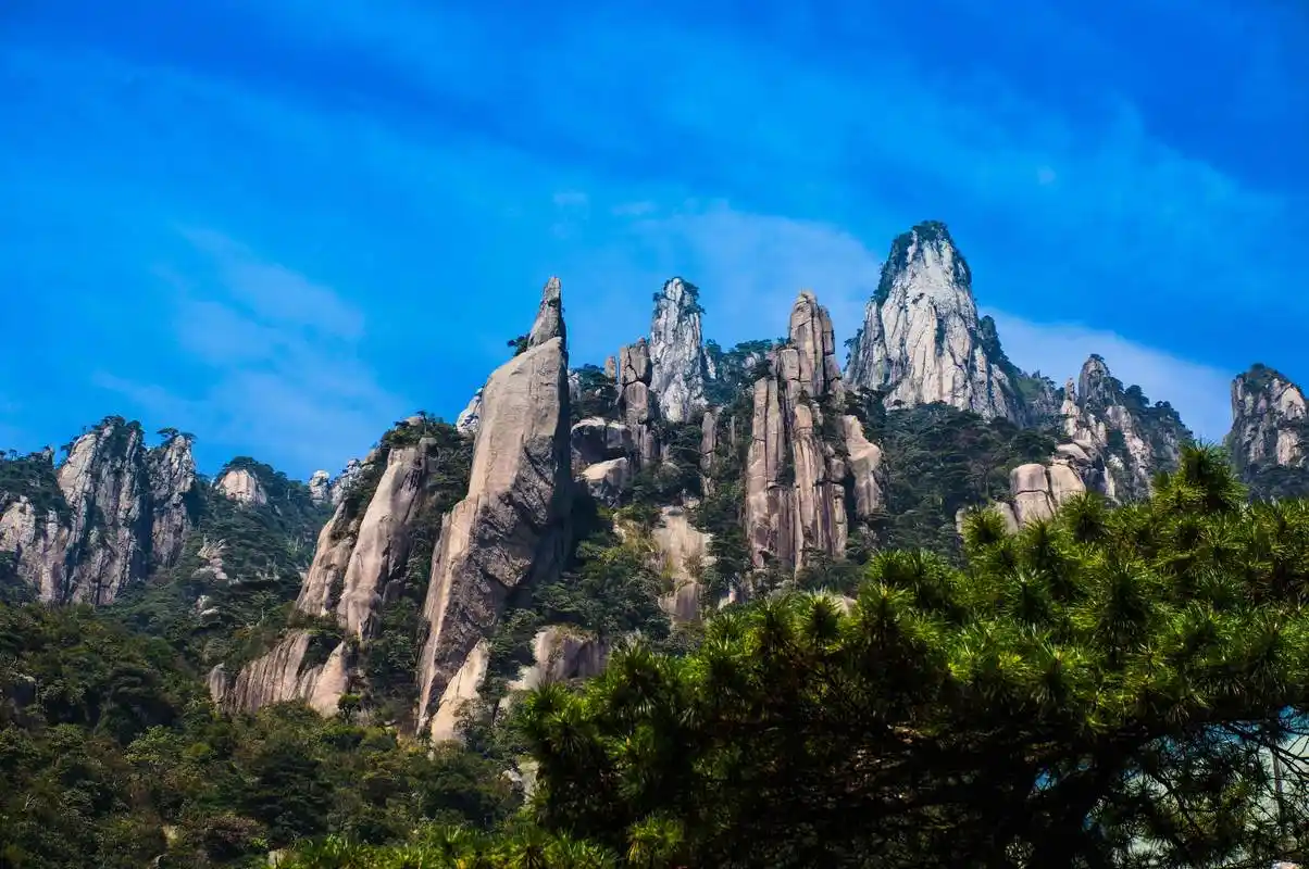 江西上饶的三清山,既是中国道教名山,又是世界地质公园
