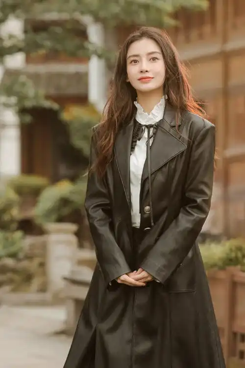 angelababy新剧《暮色心约》最新侧颜校服造型剧照有长发披肩甜美侧脸