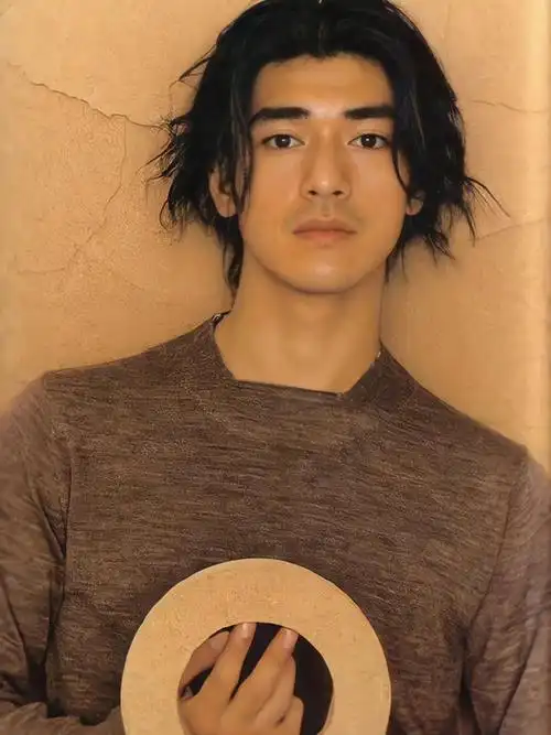 有一种帅哥叫金城武曾经亚洲男星颜值顶峰