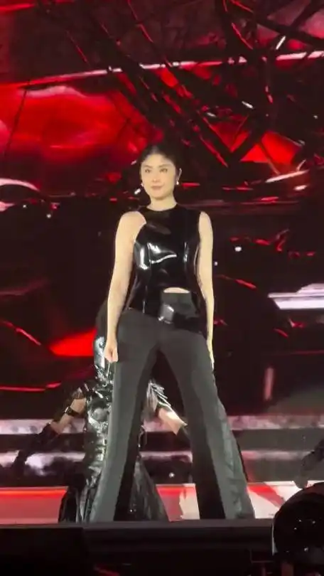 陈慧琳 广州演唱会,年过50这气质绝了