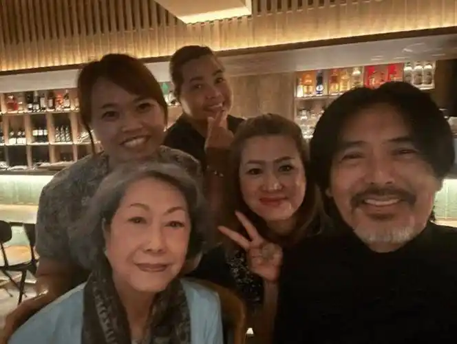 与周润发聚餐,气质优雅!