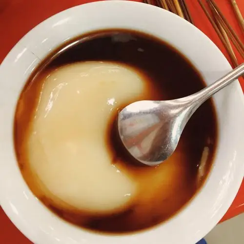 凉糕这东西真是见仁见智,后来又吃过几次,每次都不是很喜欢那种膏状体