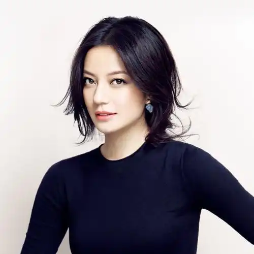 从人见人爱的"小燕子"到商业才女,离不开赵薇28年的努力