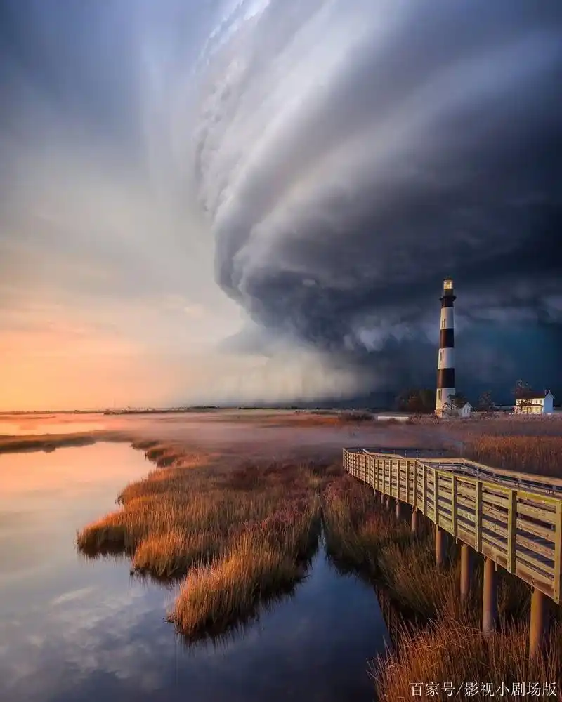 大自然的壮丽景色,难以置信的美丽和不祥的雷云
