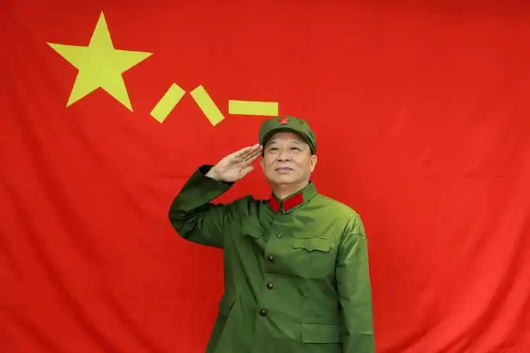 重着绿军装 再续军旗情,-庆祝中国人民解放军建军九十三周年特辑(二)