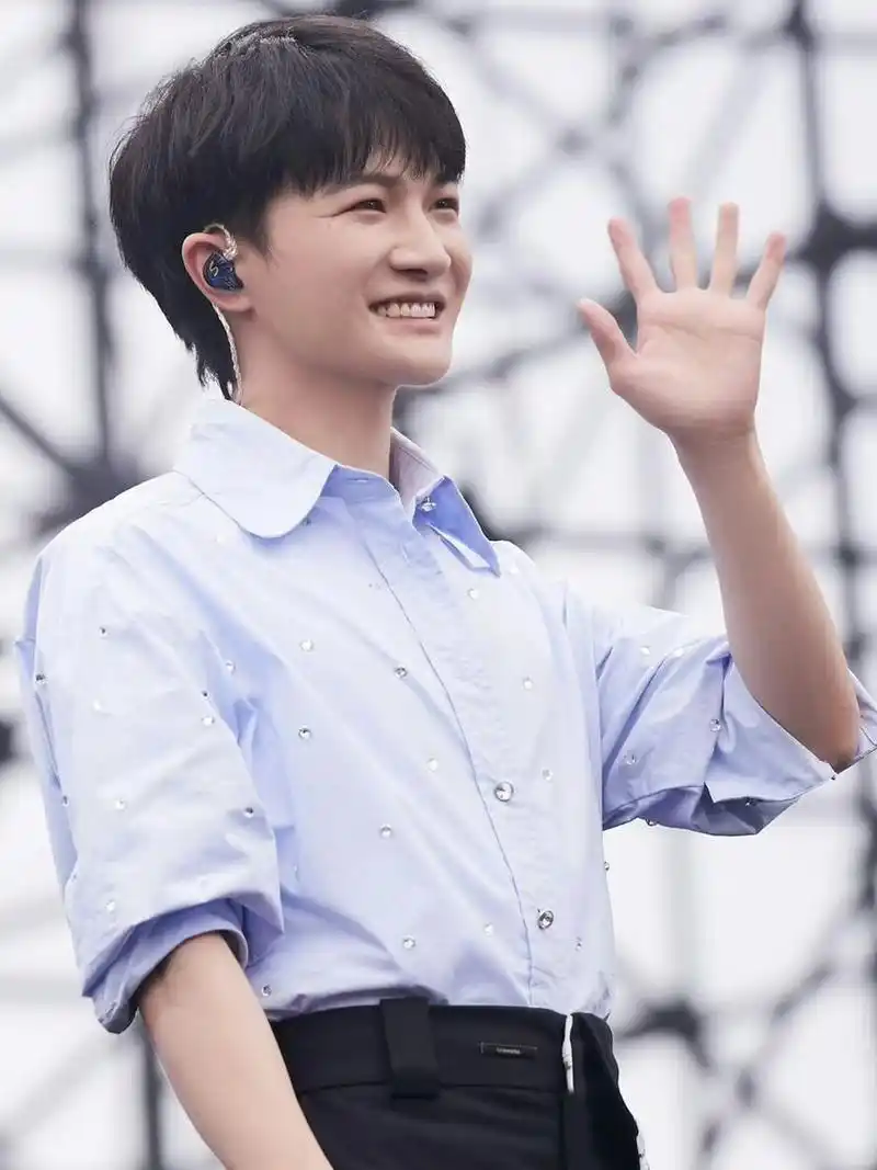 周深壁纸315667156641566我真的被这套妆造帅到 #壁纸