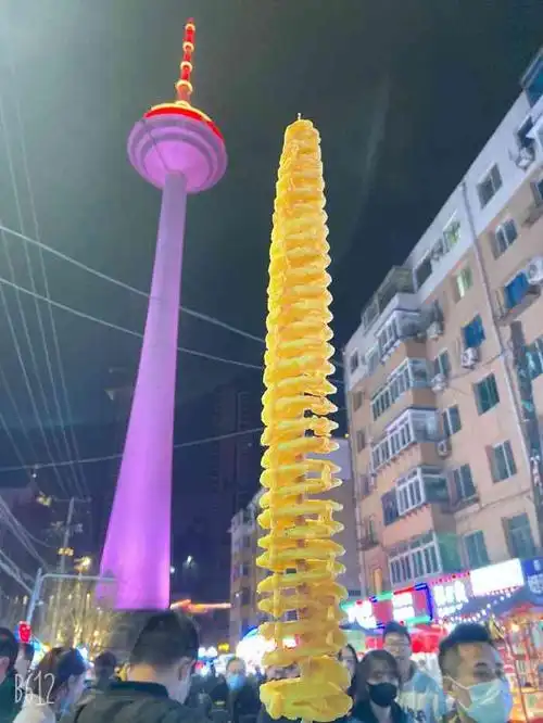 彩电塔夜市-"沈阳有名的小吃一条街 好像是整体统一升.