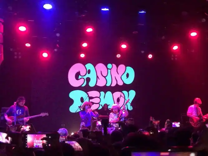 livehouse后鲨盘尼西林joyside木马大拼盘