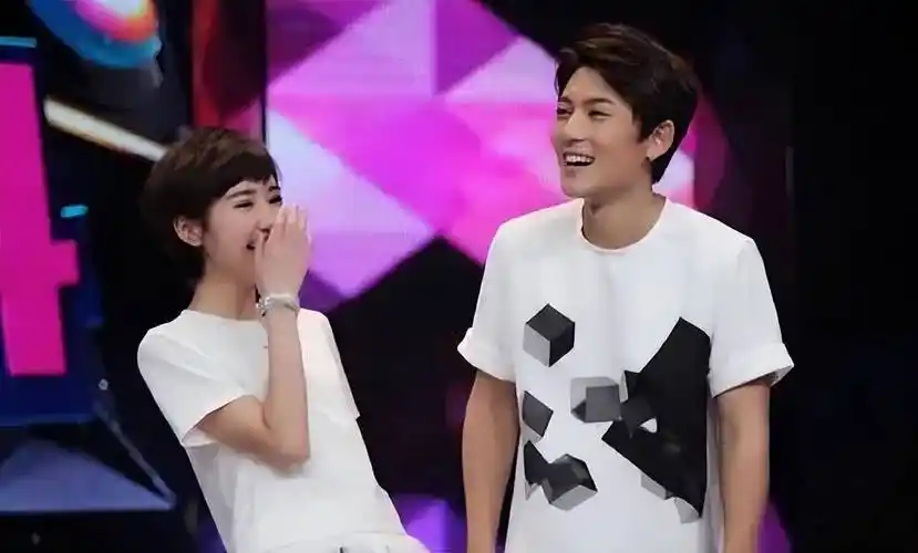 毛晓彤求你别再整了!在《庆余年》里,假体都要飞出来了!太吓人