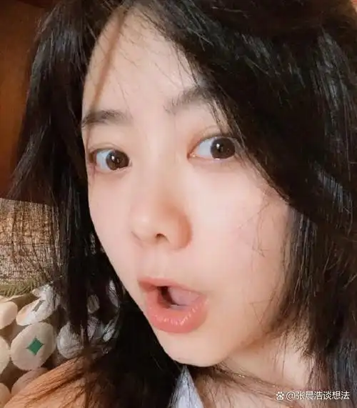 谭松韵晒出了自己的素颜照片,引起了广大粉丝们的热议.