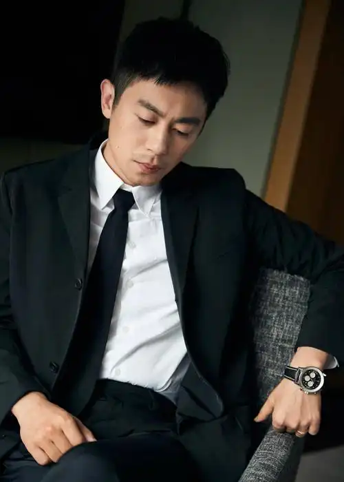 被张文宏觉得演医生太帅朱亚文在中国医生中如何抓住医生精髓