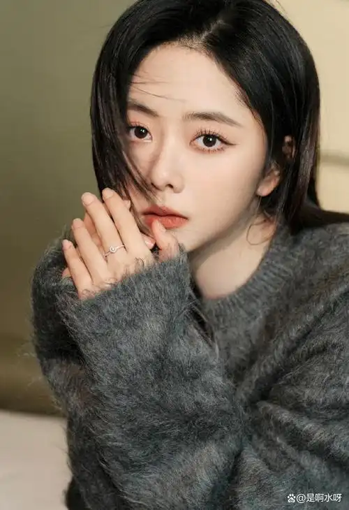 谭松韵(艺名seven,1990年5月31日出生)是中国内地的女演员.