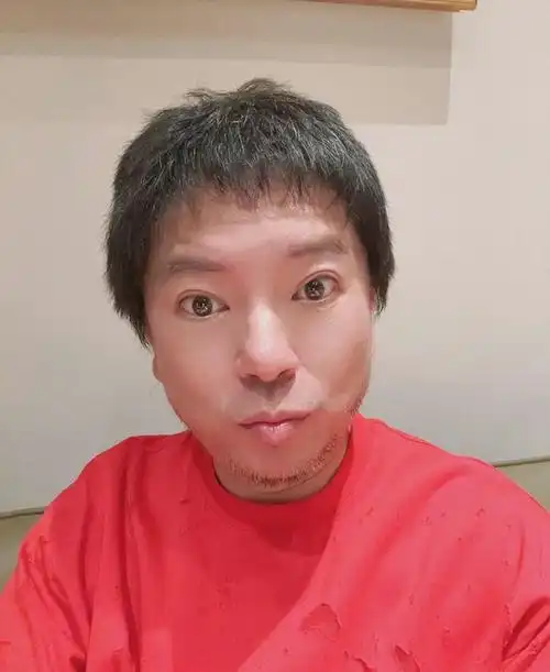 53岁高晓松近况曝光剪短发脸暴瘦变化大蹭热度晒自拍想复出