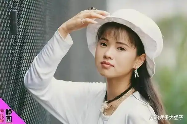 伊能静早期照片曝光,单眼皮蒜头鼻,和整容前的秦昊"夫妻相"