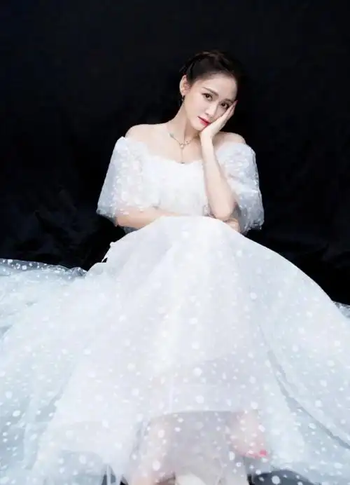 如今,陈乔恩的幸福生活,是不是也让我们相信,不论年纪多大,真爱总会不