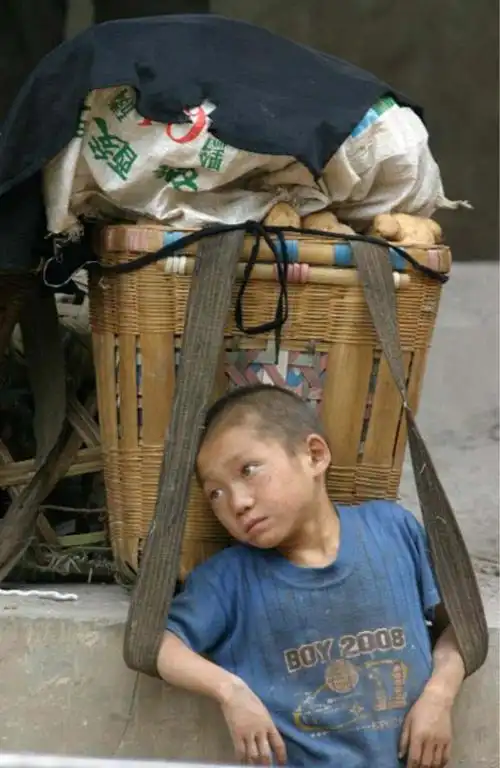 最贫穷的山村 穷苦生活令人掉泪