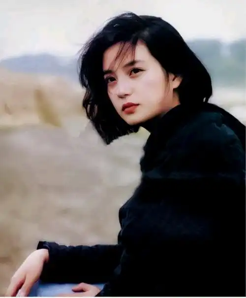 赵薇年轻时罕见生活照曝光太耀眼了网友放到现在会被说脸大