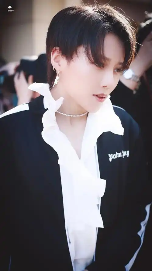 帅气刘雨昕,甜美虞书欣,随性许佳琪.the9女团谁的穿衣最时髦?