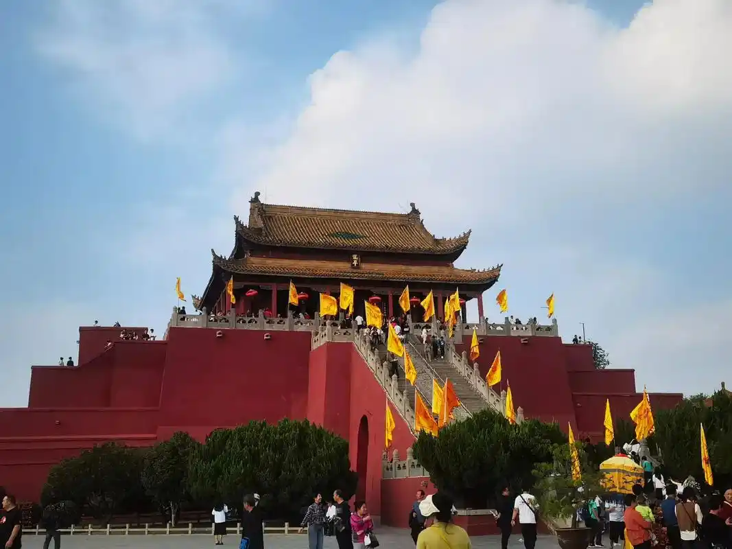 龙亭大殿位于开封市中山路北段龙亭公园内,是后梁,后晋, - 抖音