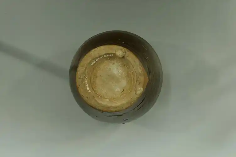 元代酱釉小口瓷瓶