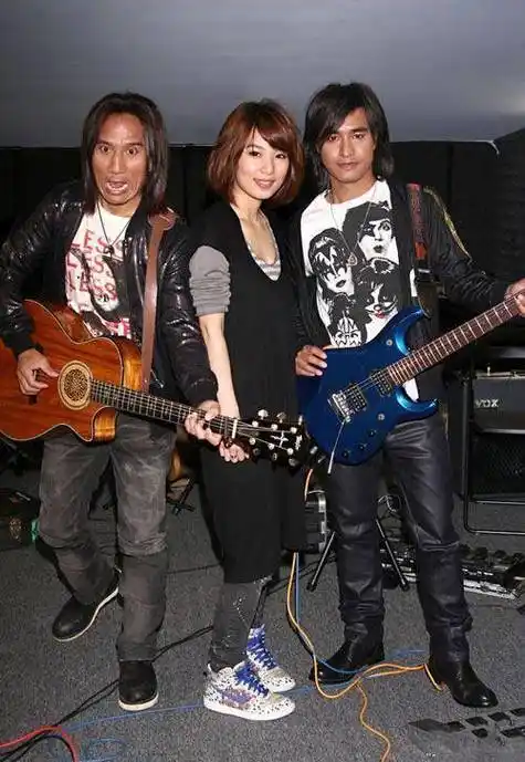 动力火车音乐组合,唱完《还珠格格》,这些年,日子真的不好过_尤秋