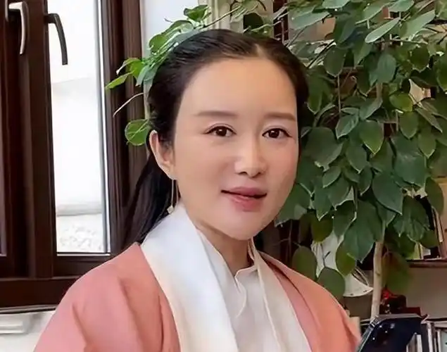 张纪中出轨后,王玎没