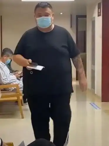 德云社孙越体重292斤去医院减肥,因外公去世变肥胖