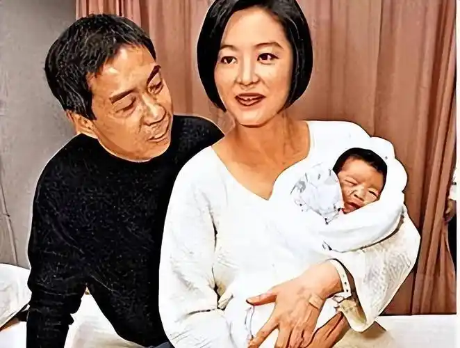 林青霞获终身成就奖罕见感谢丈夫,女儿撰文谈"我妈妈的另一面"_母亲