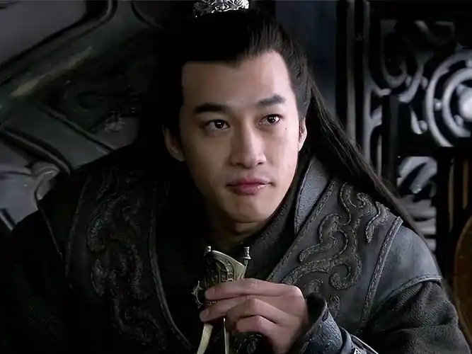 何润东版吕布但是,作为一名武将,最大的本事应该是指挥打仗,而不是