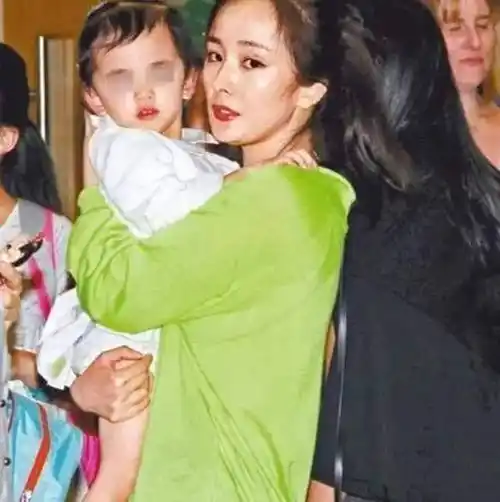 杨幂公开庆祝小糯米生日,称呼豪爽祝福所有小朋友节日快乐_女儿