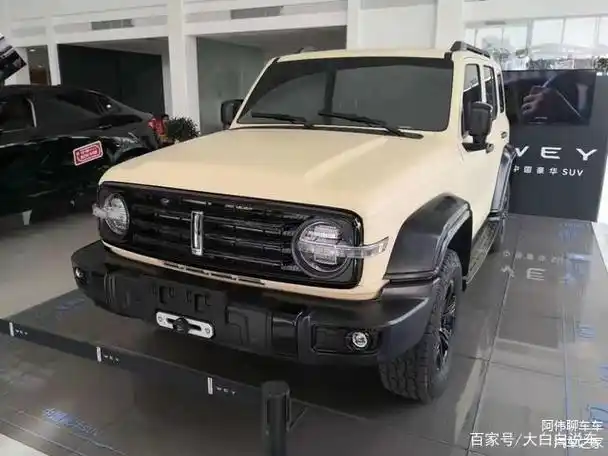 全新长城wey坦克300实车进店!米白色车身很时尚,配2.0t 8at
