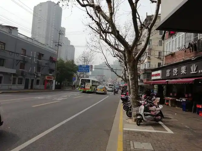 新闸路万航渡路