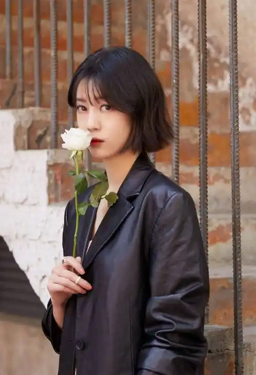 李溪芮自荐报名参加《乘风破浪的姐姐》,希望能够成功组团出道!