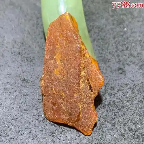 乌克兰蜜蜡原石一块