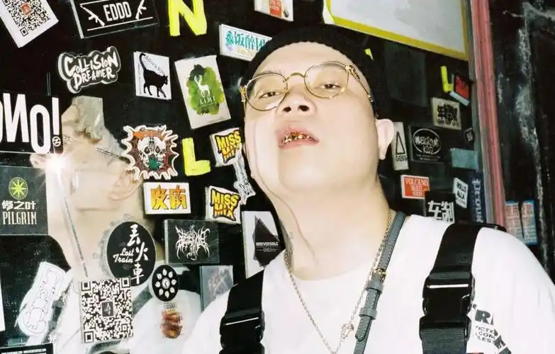 新说唱功夫胖的江湖风究竟是什么风吴亦凡的窄边墨镜到有多型