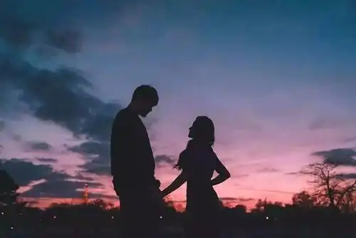 两个人相遇是小概率的事,两个人相爱是最美好的事