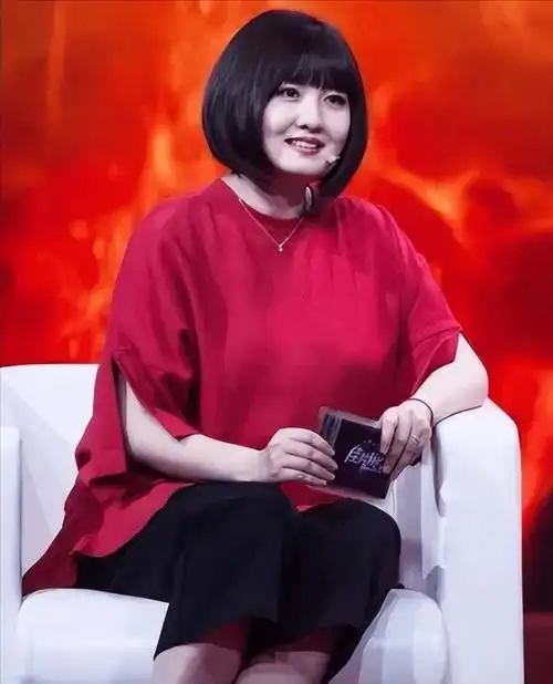 "玻璃美人"蒋小涵:嫁圈外老公,36岁才做妈妈,完美的贤妻良母_表演