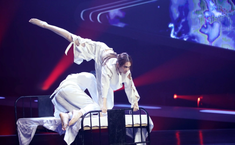 《新舞林大会》杨丞琳半夜比个心,网友:给谁看呢?