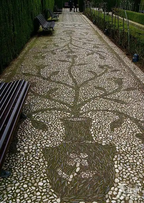 资讯 行业新闻 景观照明   户外的公园,山道上常常会用鹅卵石铺路.