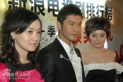 图文:《新上海滩》李密黄晓明孙俪亮相颁奖礼