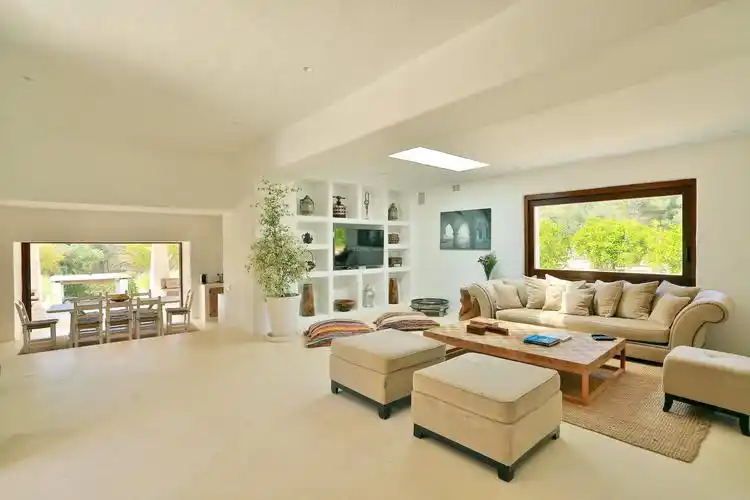 130平米简约客厅家具摆放图片_装信通网效果图