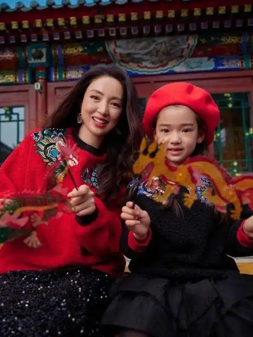 高云翔与女儿同框跳舞老父亲慢半拍超可爱父女俩长得一模一样