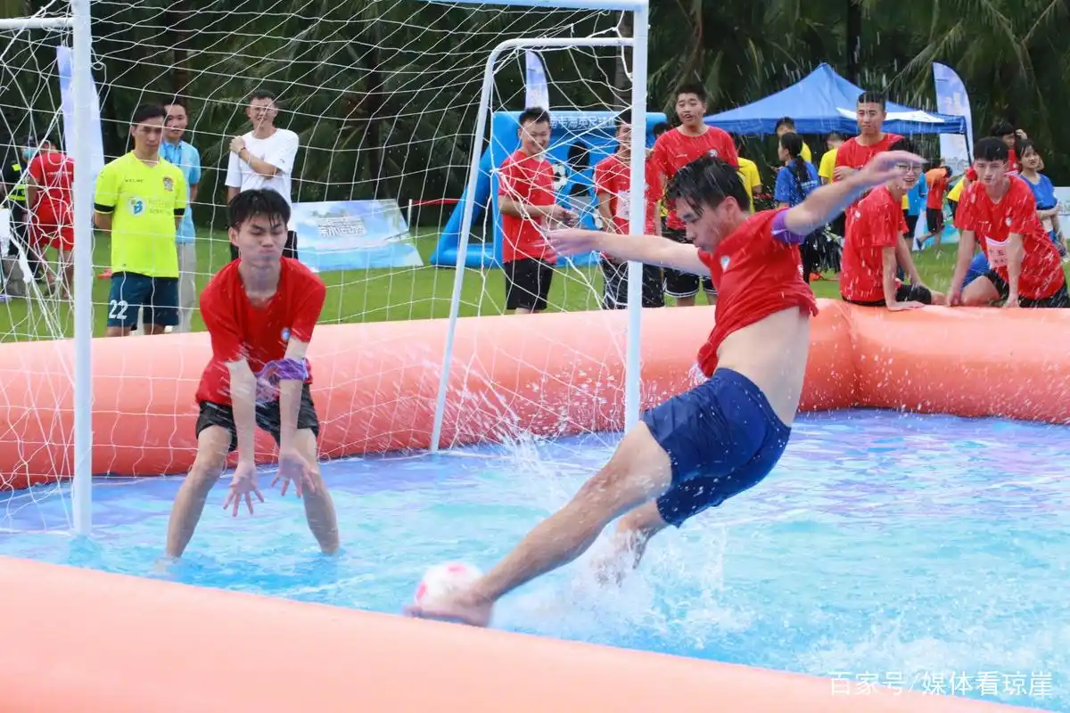 海口:水上足球趣味畅爽 助推体育旅游融合发展