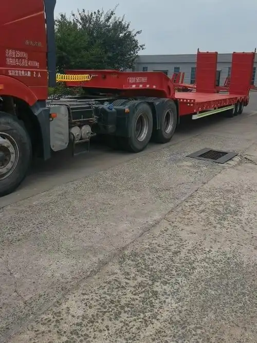 13米液压爬梯车低平板半挂车