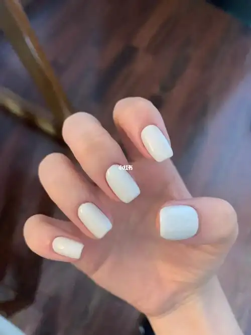 给我做指甲的小姐姐很耐心,还做了建构,细节满满.