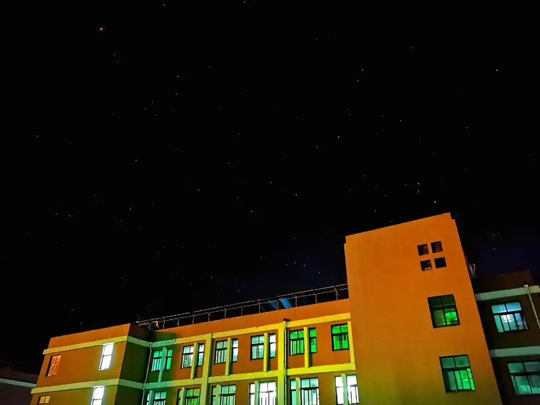 今晚是星空顶#威海海洋职业学院 #照片 #星空 - 抖音