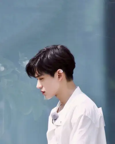 0401感叹一下黄旭熙的侧脸