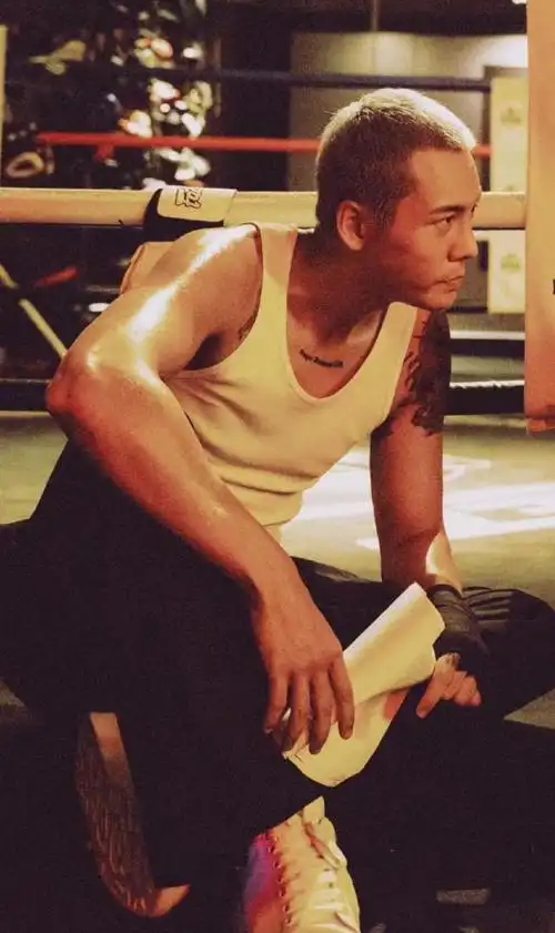 陈伟霆 林超贤硬汉优选#陈伟霆新电影半裸肌肉线条力量感拉满,直接爆