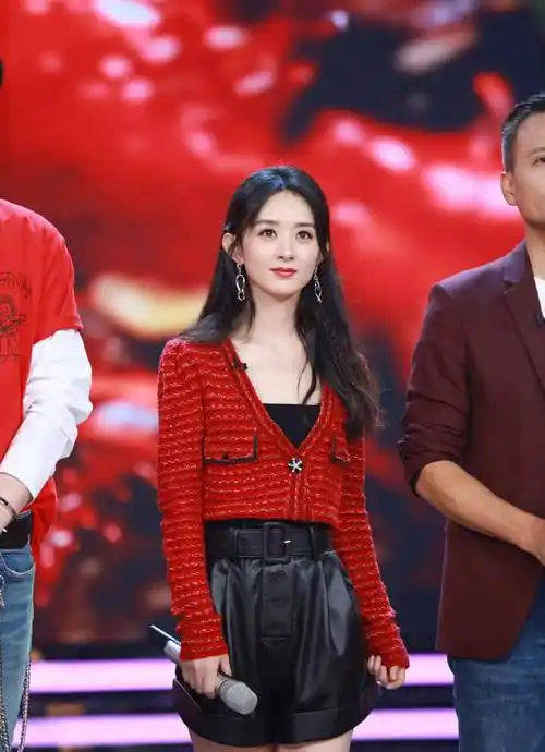 赵丽颖出席活动,穿粉色波点裙少女感爆棚,网友:仙女不分年龄_感觉